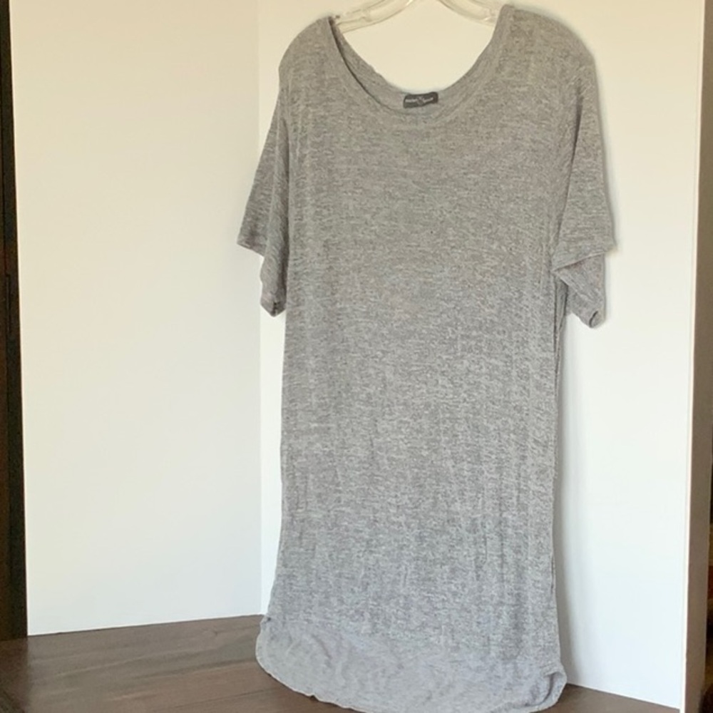 Short sleeve light gray shirt very long with extra backside covering